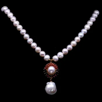 Gorgeous Pearl Necklace 